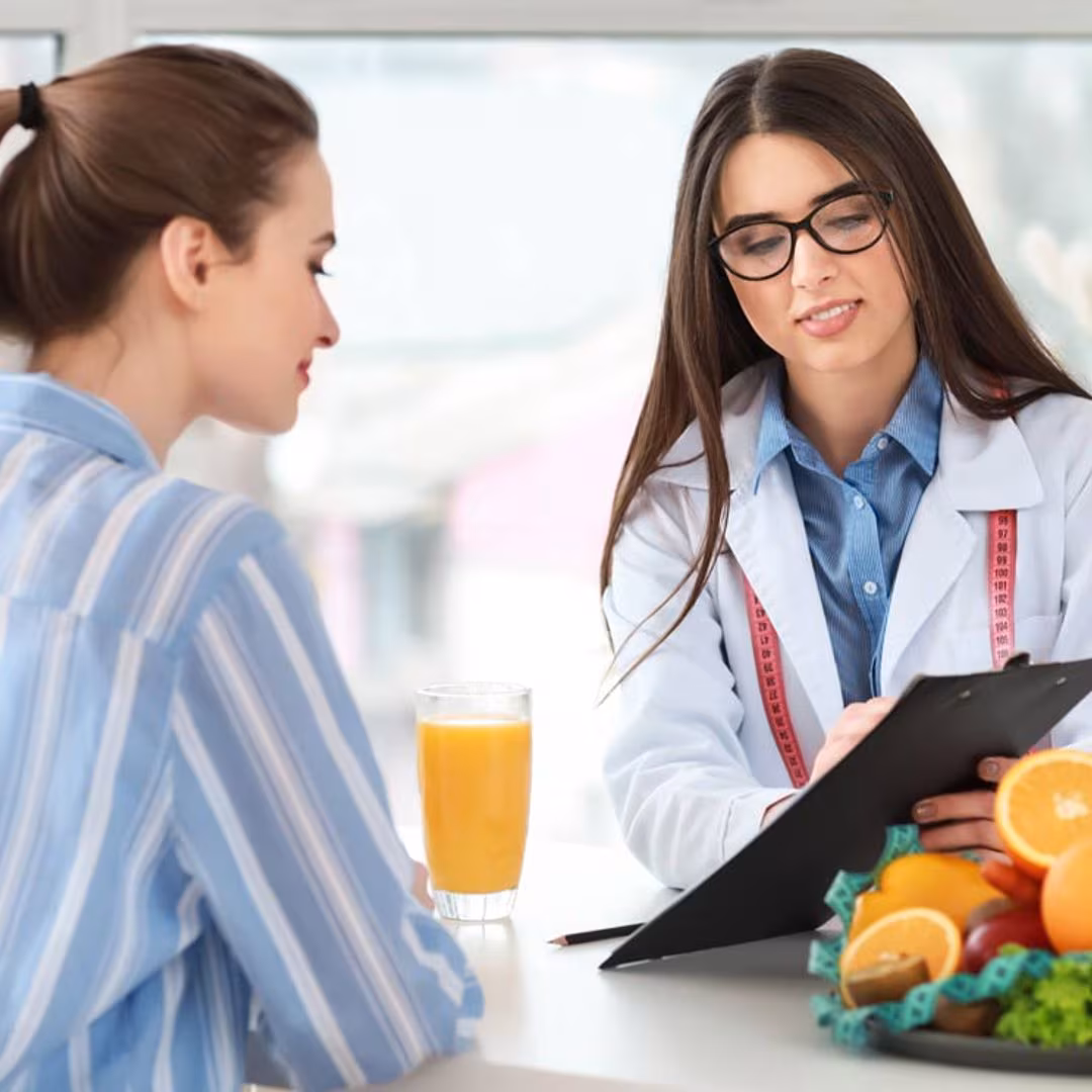 Nutricionista en Granada ayudando a mejorar hábitos de alimentación y salud